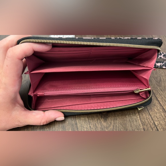 Travelon Wallet, Leopard Print - Picture 3 of 8